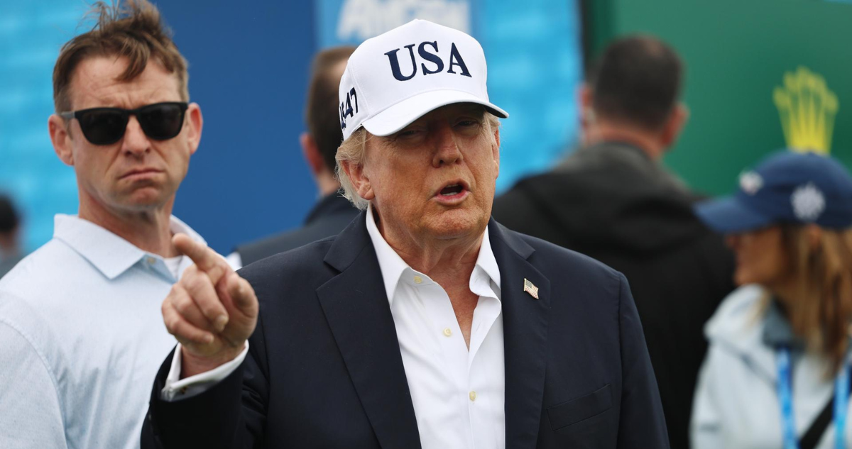Trump dice que EEUU saldrá de Irán salvo que decida quedarse con el petróleo “como en Venezuela”