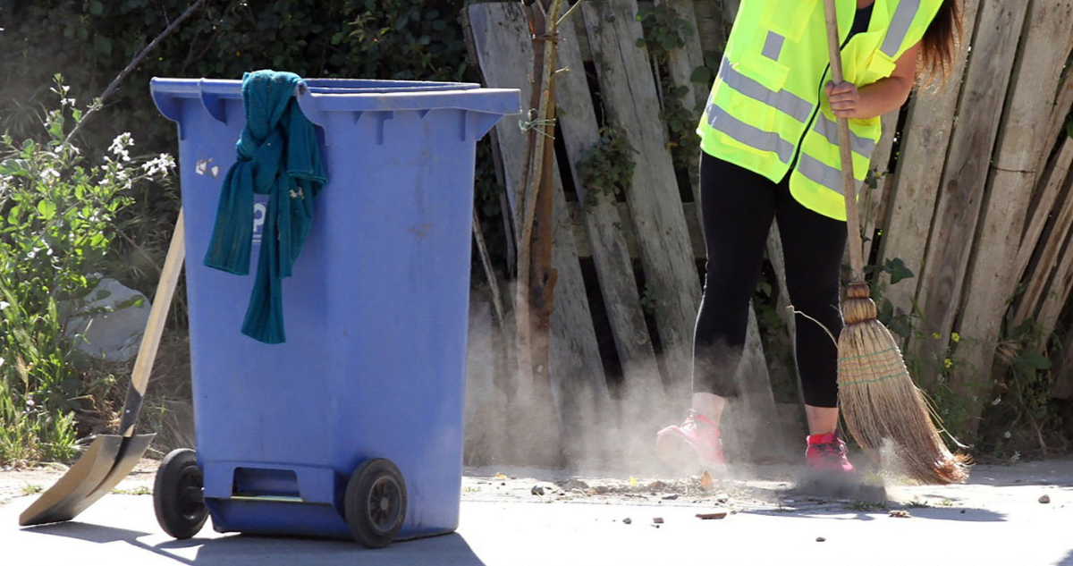 Valdivia: Sujetos simularían ser trabajadores de aseo para pedir dinero en Fiestas Patrias