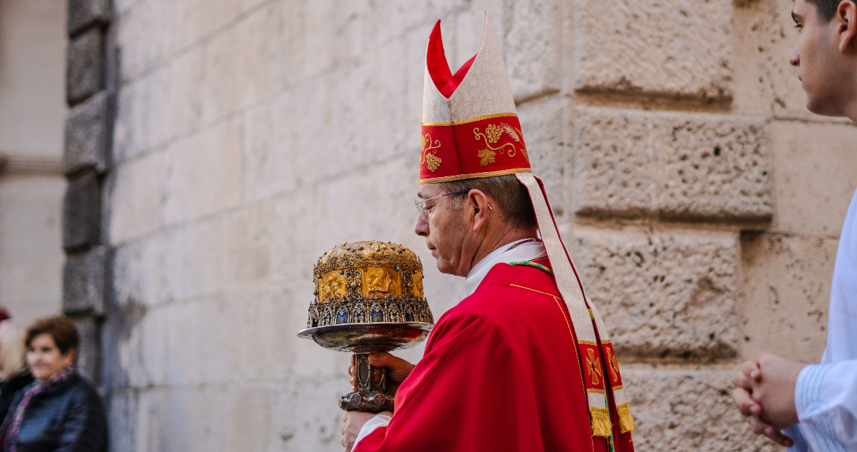 Papa pone fin a austeridad que regía en Vaticano desde pandemia: ajustarán sueldos de los altos cargos