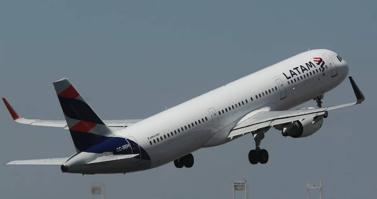 https://media.biobiochile.cl/wp-content/uploads/2026/09/viaje-podria-durar-solo-dos-horas_-buscan-reactivar-ruta-aerea-entre-chiloe-y-punta-arenas.jpg