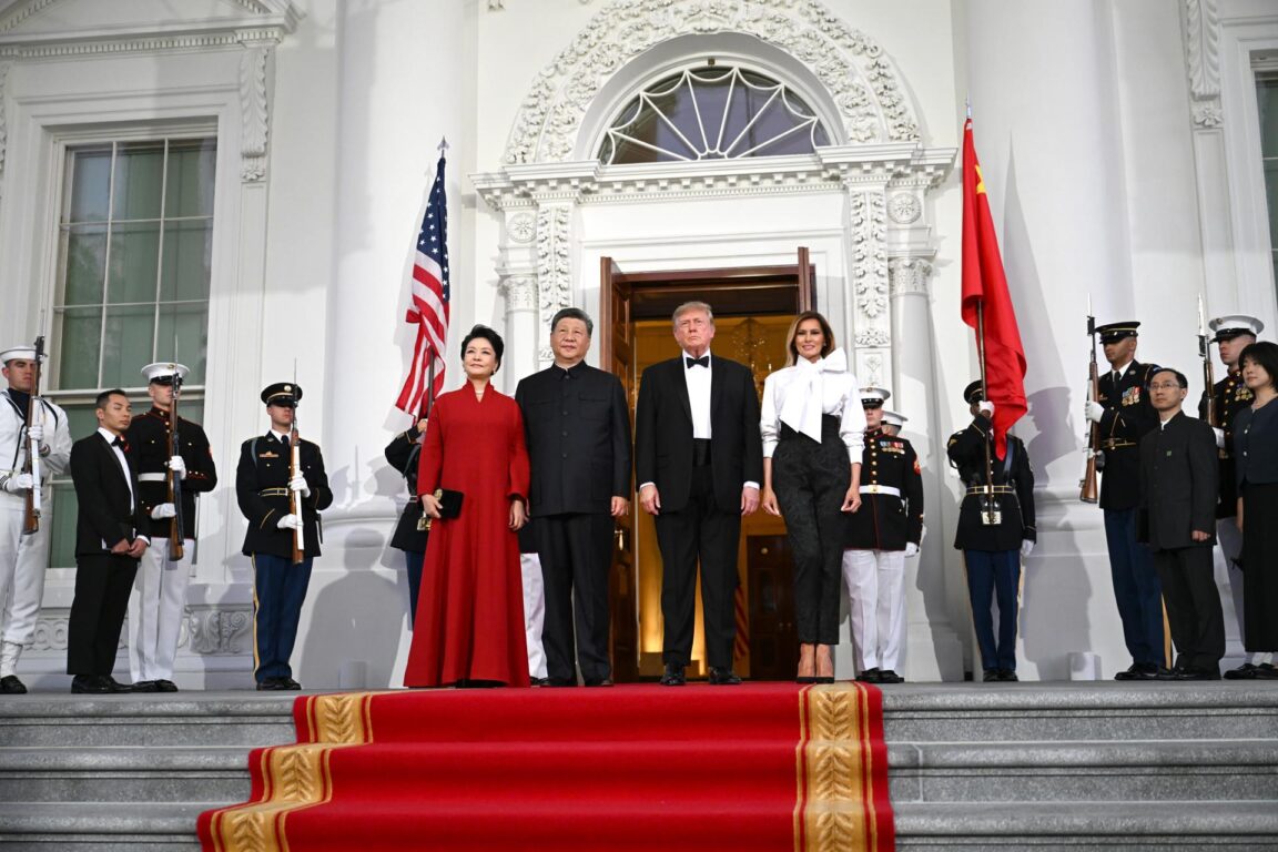 El presidente Donald Trump y la primera dama, Melania Trump, reciben al mandatario chino, Xi Jinping, y su esposa, Peng Liyuan 