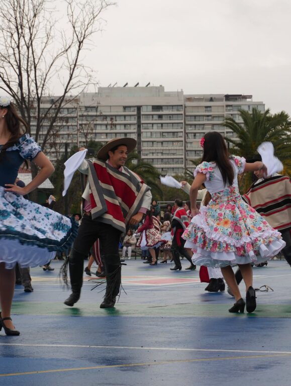 Matías Fernández bailando