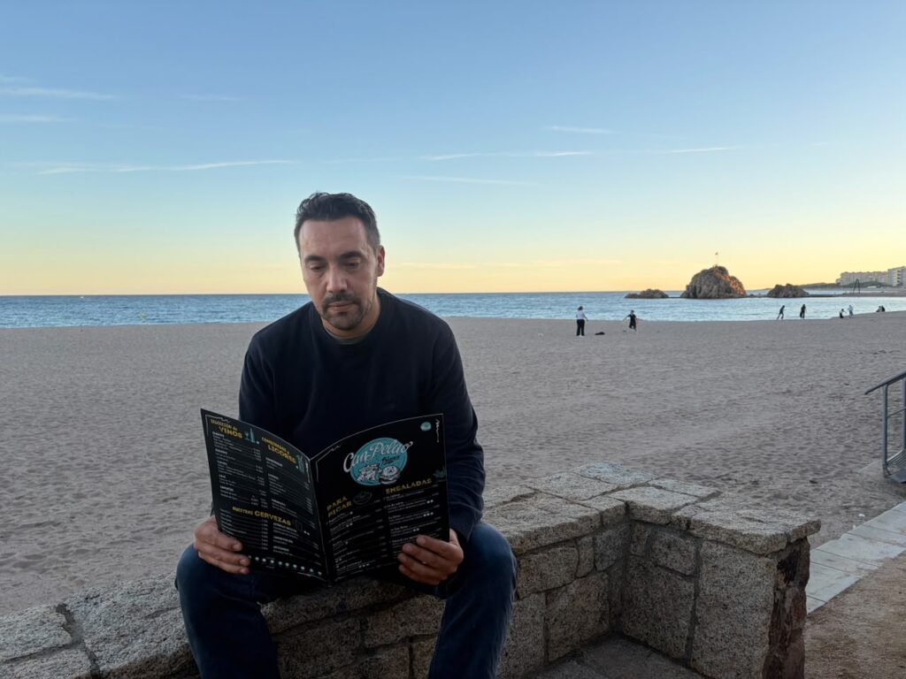 El mar de Blanes lo convenció de quedarse (foto por Ignacio Molina).