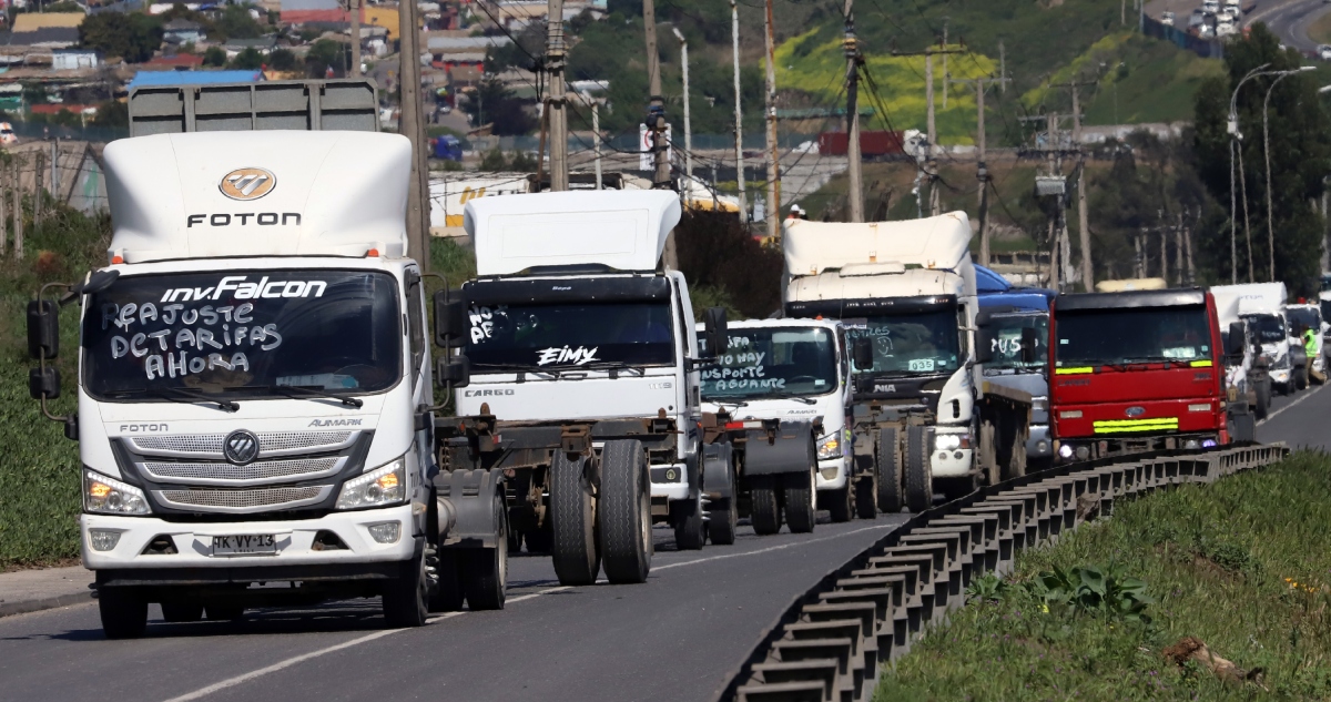 Gremio de camioneros ratifica paralización en San Antonio por alza de combustibles: inicia esta noche