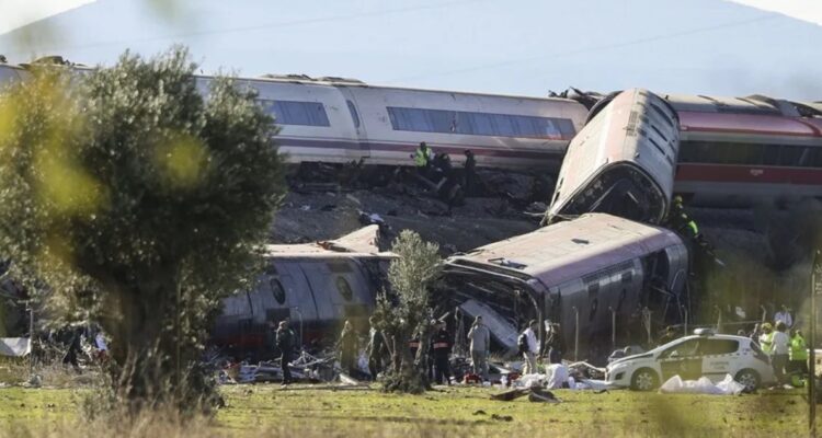 Nuevo accidente ferroviario en España: al menos 50 muertos deja choque de trenes en Toledo