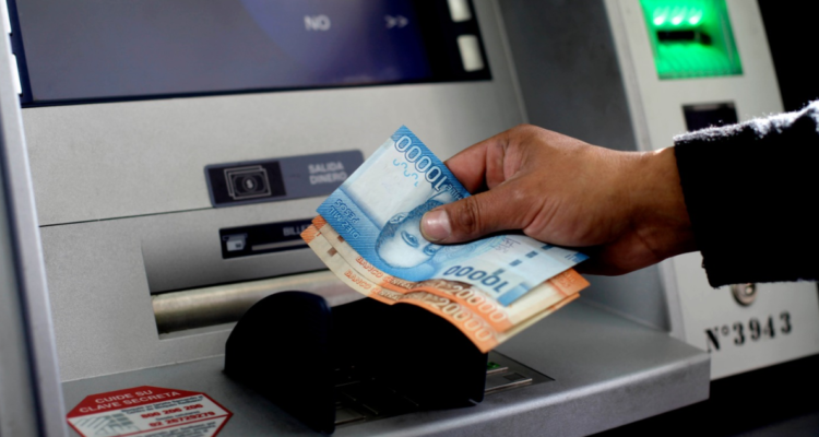 https://media.biobiochile.cl/wp-content/uploads/2026/10/acreencias-bancarias-750x400.png