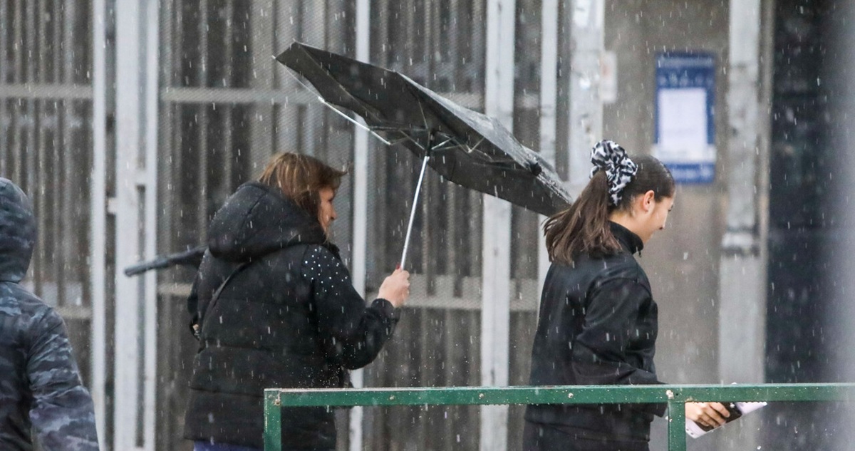 Meteorología alerta por precipitaciones “moderadas a fuertes” en cinco regiones del país