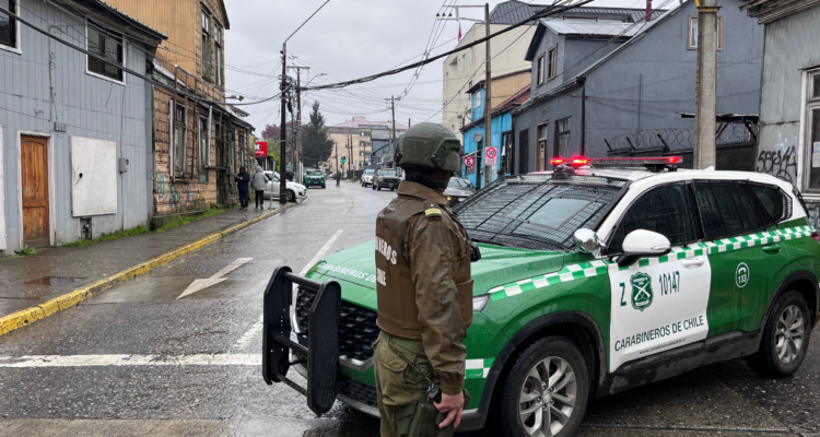 Allanan 4 inmuebles en centro de Valdivia por venta ilegal del alcohol y presunta prostitución