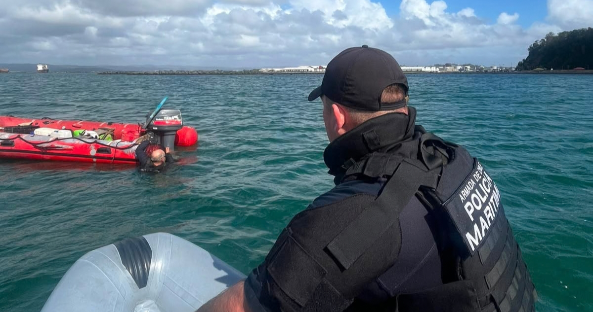 Armada continúa búsqueda de tripulante desaparecido tras caer al mar en la Bahía de Concepción