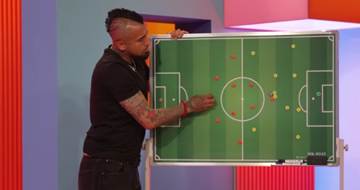 Arturo Vidal en pizarra foto de contexto