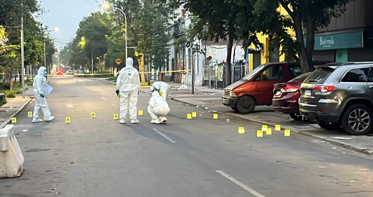Investigan ataque a tiros contra un domicilio en Santiago: hubo más de 50 disparos