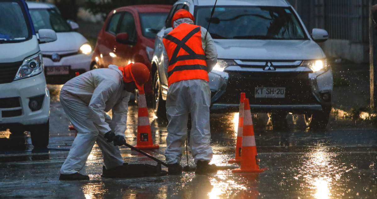 Balance Senapred por frente “en desarrollo”: Clases confirmadas, RM en Alerta Roja y evacuaciones