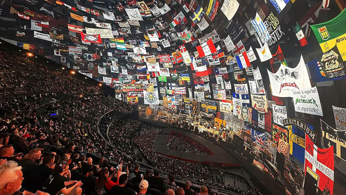 Con bandera chilena incluida: las impresionantes imágenes del show de Metallica en Sphere de La Vegas