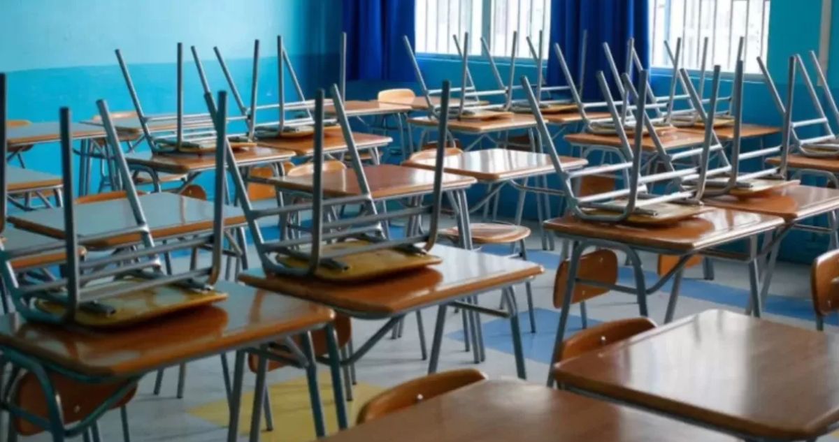 Suspenden las clases en todos los colegios de Las Condes tras paso de aluvión