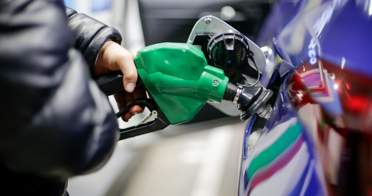 ENAP confirma fuerte alza de combustibles: bencinas subirán $41,3 y diésel se dispara $91,5 por litro