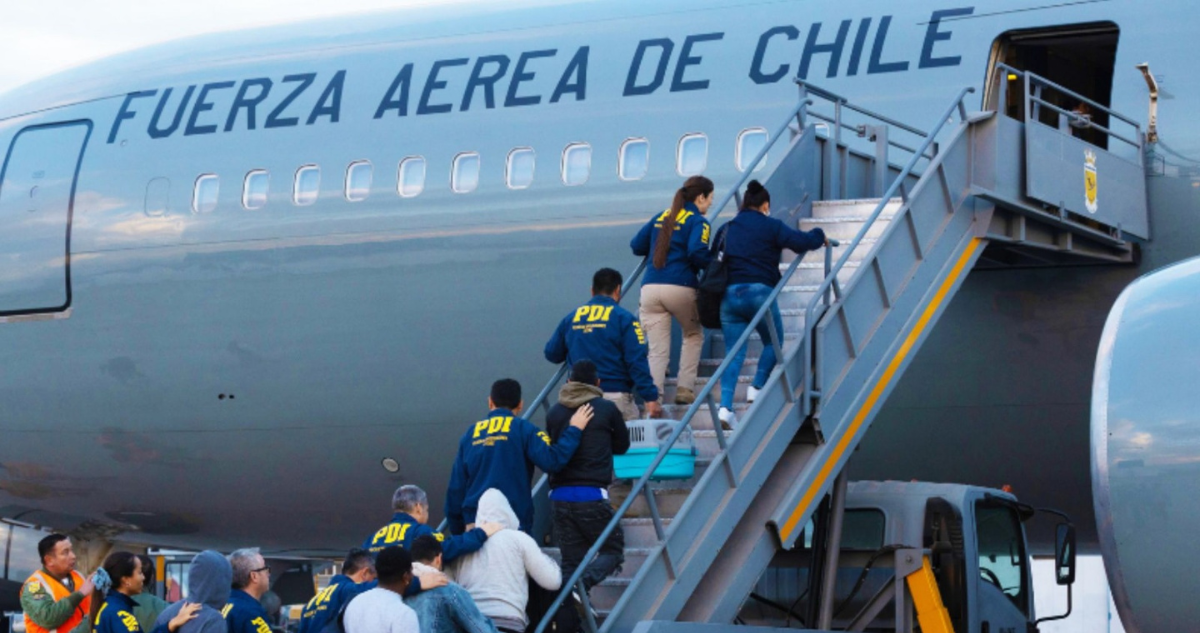 Chile endurece el control migratorio y Perú mira las cifras reales de las expulsiones de Kast