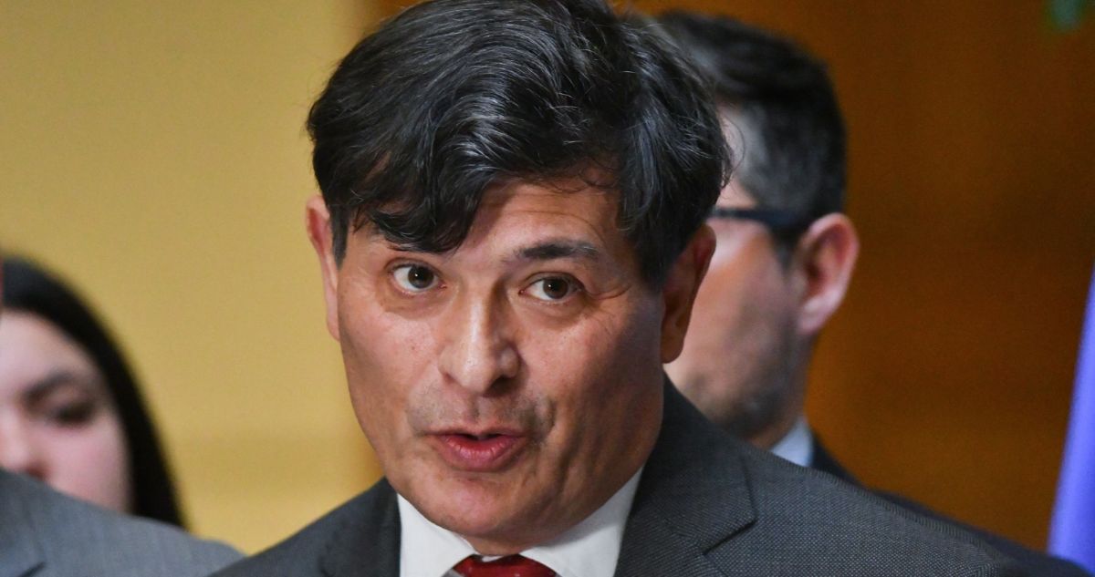 Parisi (PDG) reacciona a eventual candidatura de Bachelet acusando “apitutamiento” y “amiguismo”