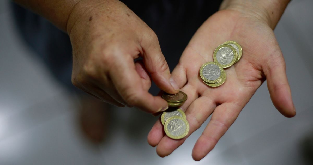 ¿Estás sin trabajo? Estos son tres beneficios que pueden cobrar las personas cesantes en octubre