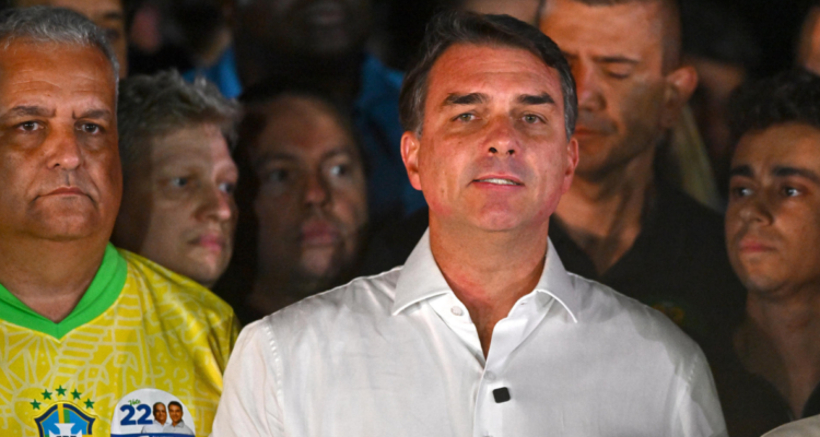 Flávio Bolsonaro no reconoce triunfo de Lula en Brasil y anuncia que pedirá anular las elecciones