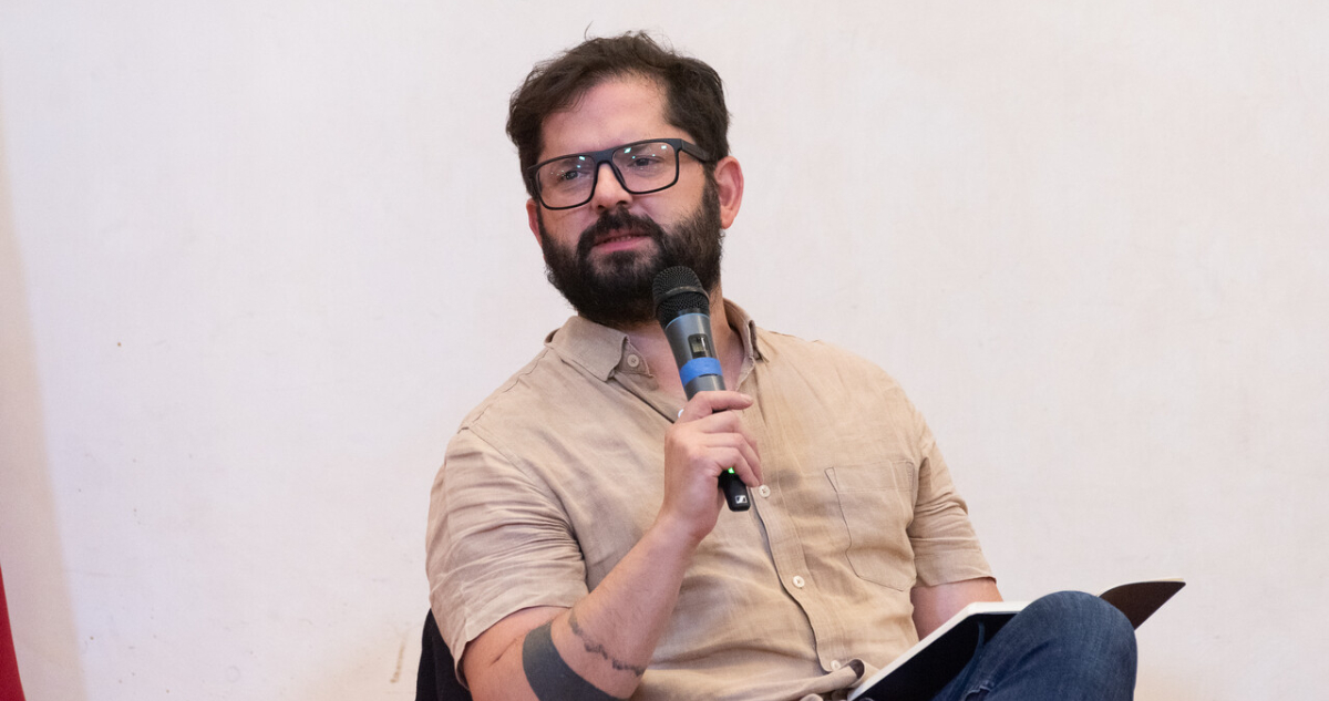 Boric critica a políticos de “escritorio” y advierte que militancia no debe ser para buscar cargos
