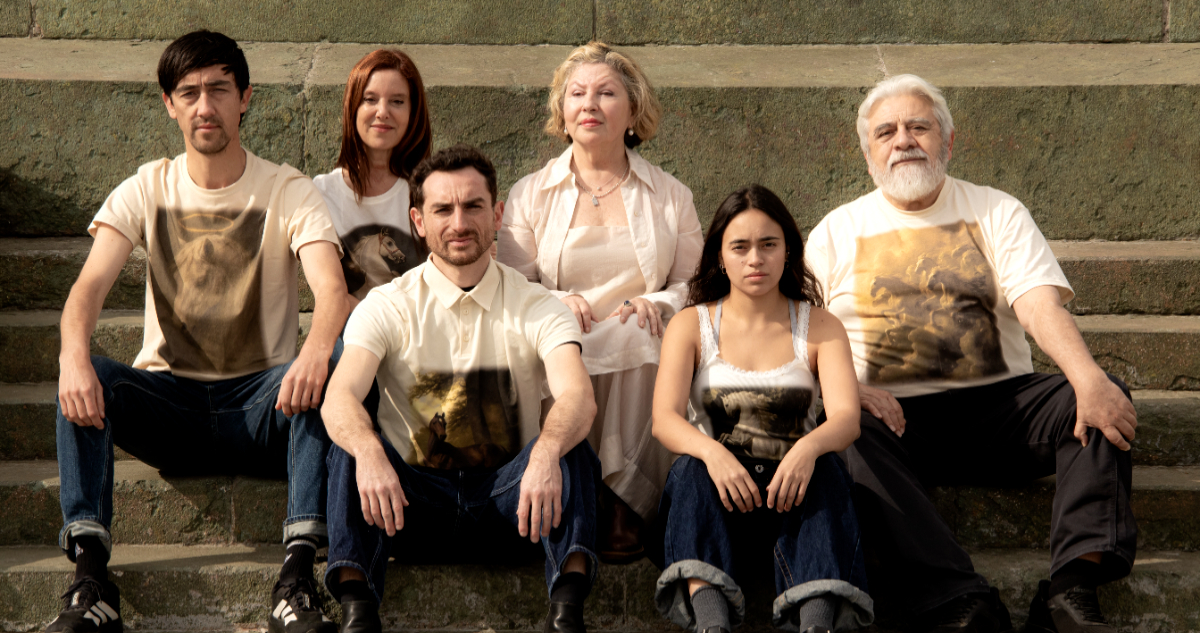 https://media.biobiochile.cl/wp-content/uploads/2026/10/caballo-teatro-ictus-noviembre.jpg