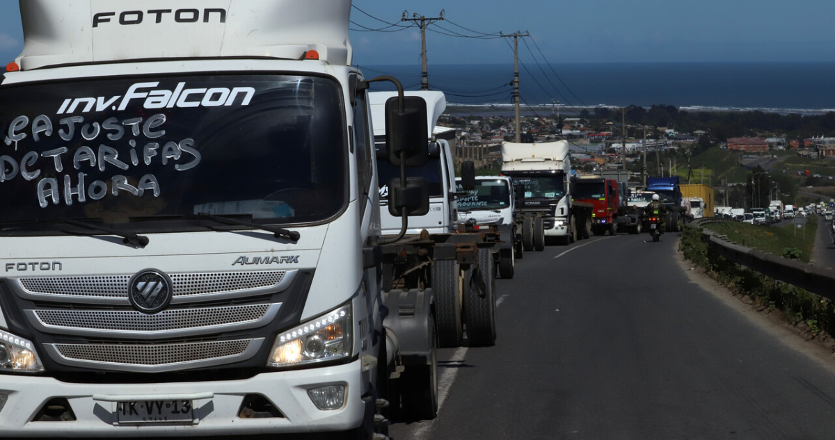 “Muchas pequeñas empresas ya no pueden seguir”: camioneros exigen medidas urgentes por alza del diésel