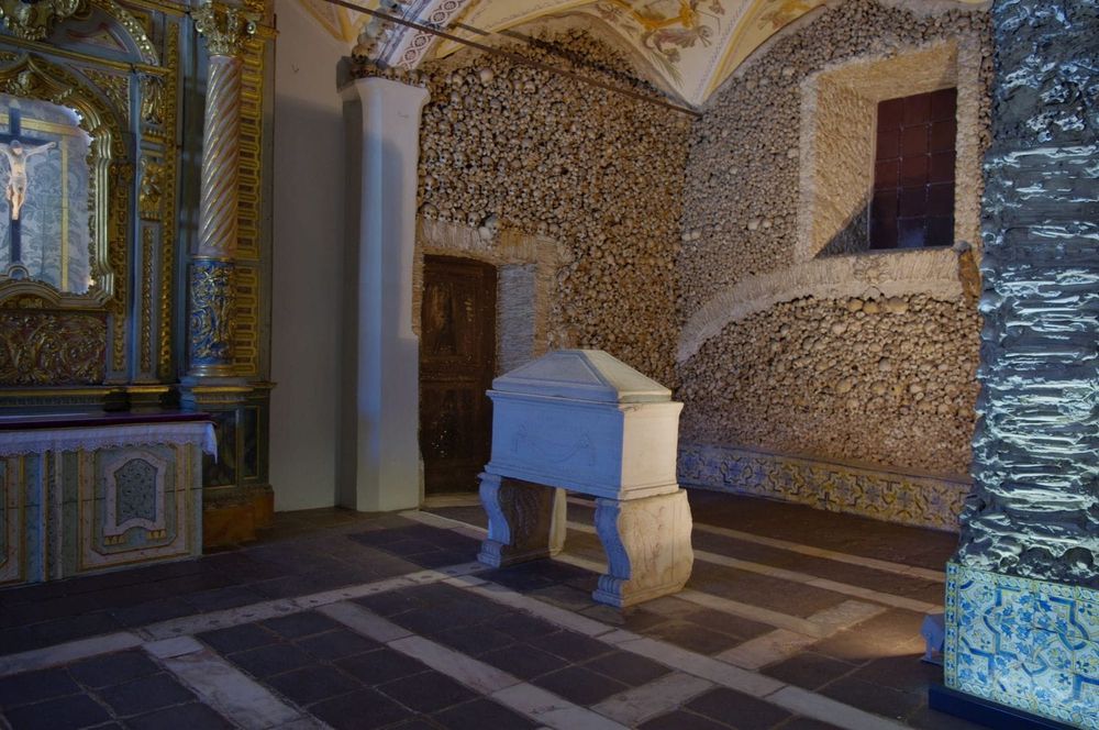 Iglesia de huesos humanos