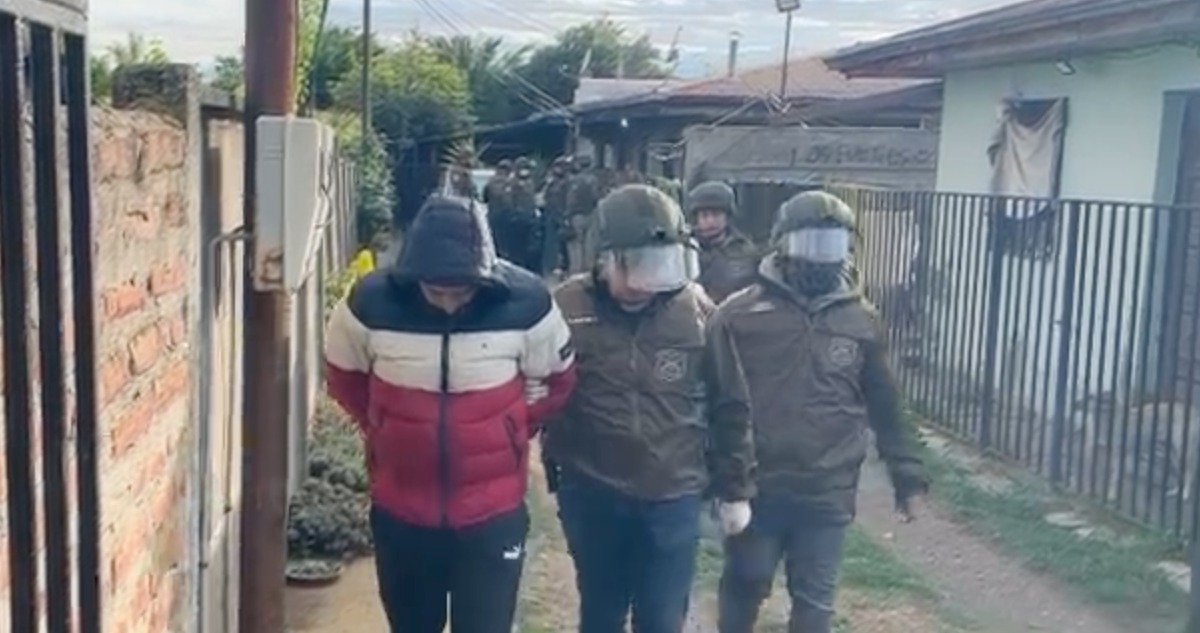 https://media.biobiochile.cl/wp-content/uploads/2026/10/carabineros-detenidos-rancagua.png
