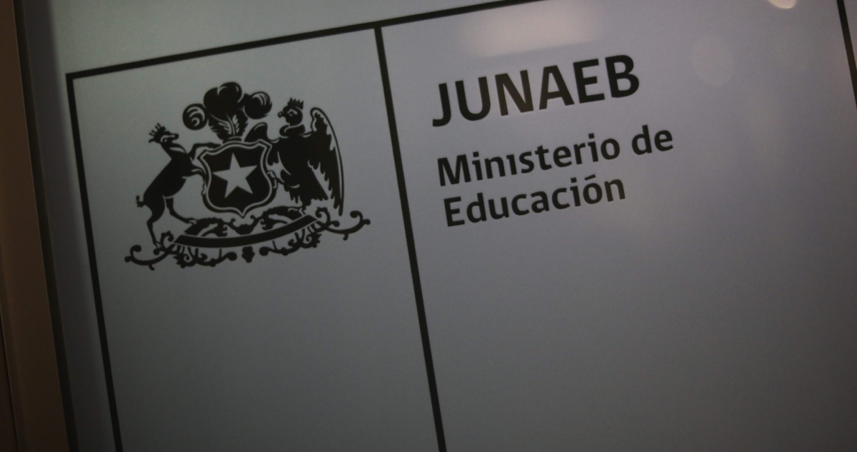 Caso Junaeb: Fiscalía recurre a la Suprema para revetir fallo que limitó acceso a chats de imputados