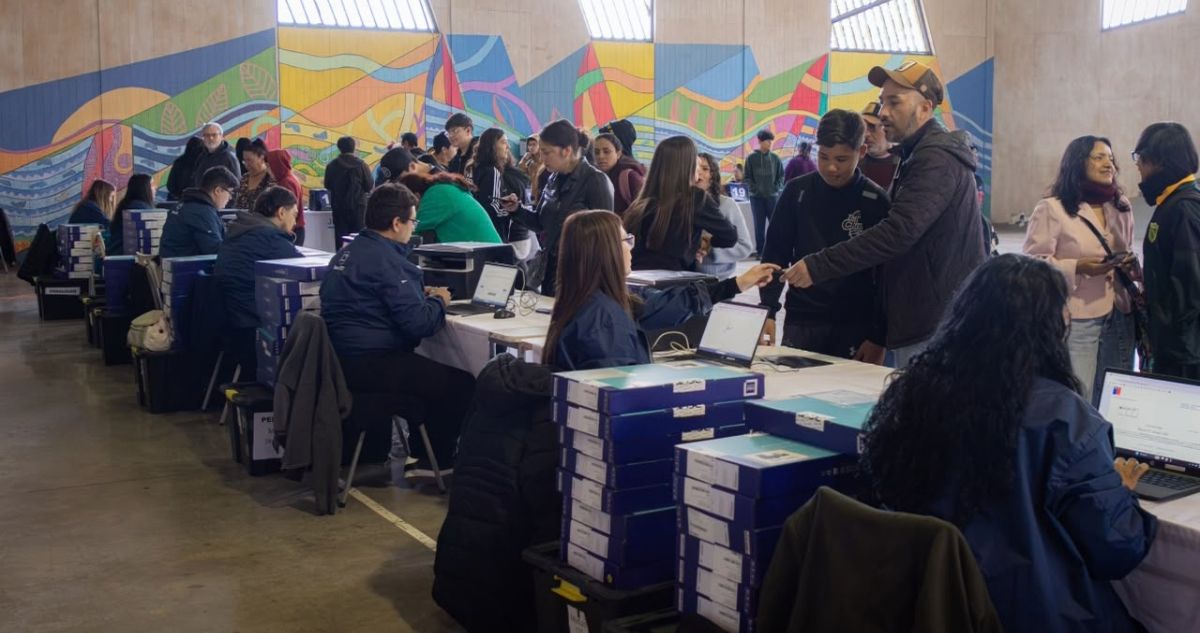 Concha acusa "indolencia del Gobierno" y municipio se hará cargo de "Yo elijo mi PC" en Peñalolén