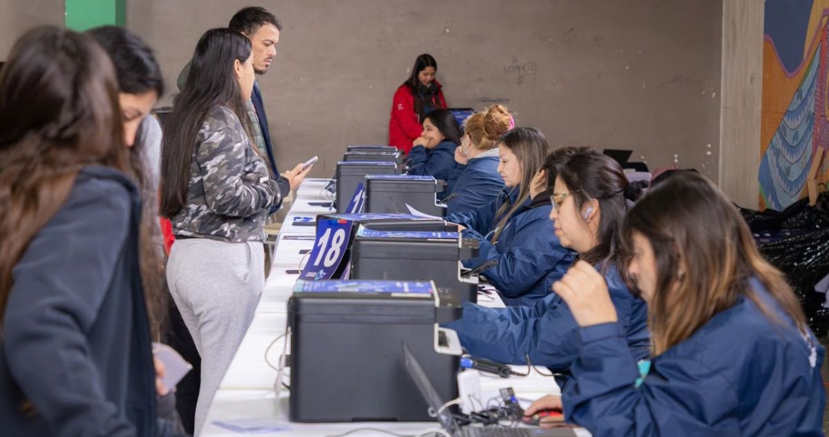 Concha acusa "indolencia del Gobierno" y municipio se hará cargo de "Yo elijo mi PC" en Peñalolén