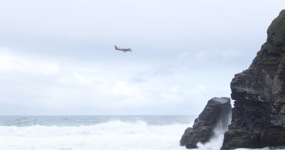 Buscan a pescador que cayó desde una lancha frente a la costa de Cobquecura