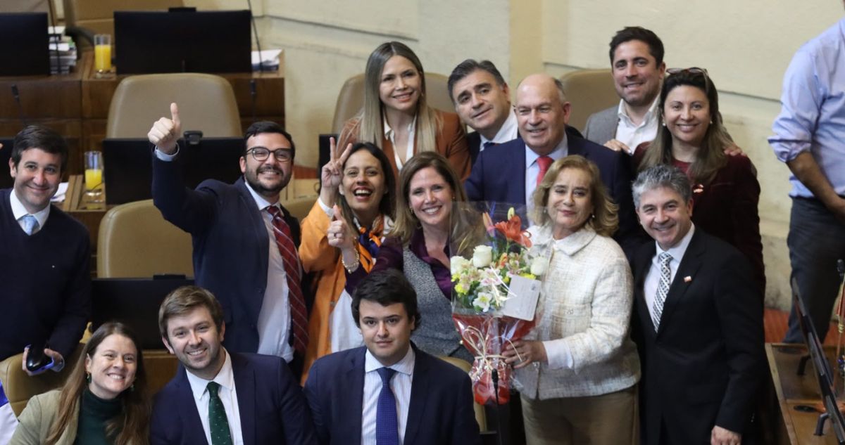 Con flores y almuerzo: Diputada Santelices concreta llegada a la bancada UDI tras dejar Republicanos