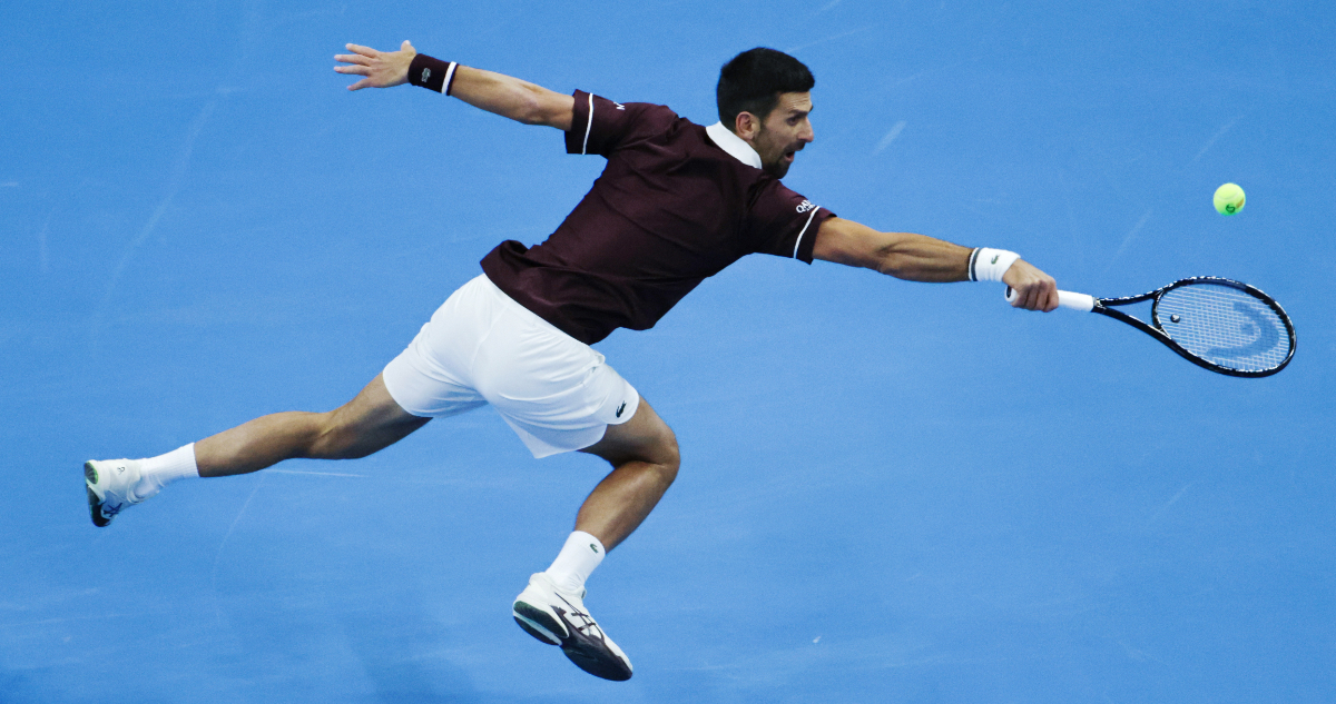 Djokovic en partido contra Zverev