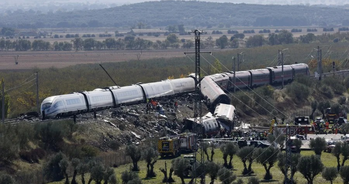 Fatal colisión de trenes en España: Revelan audios donde le piden a maquinista retomar marcha normal