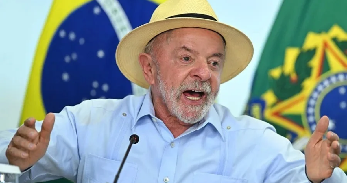 Lula: Brasil deberá decidir entre ponerse a cuatro patas ante EEUU o besar la bandera brasileña
