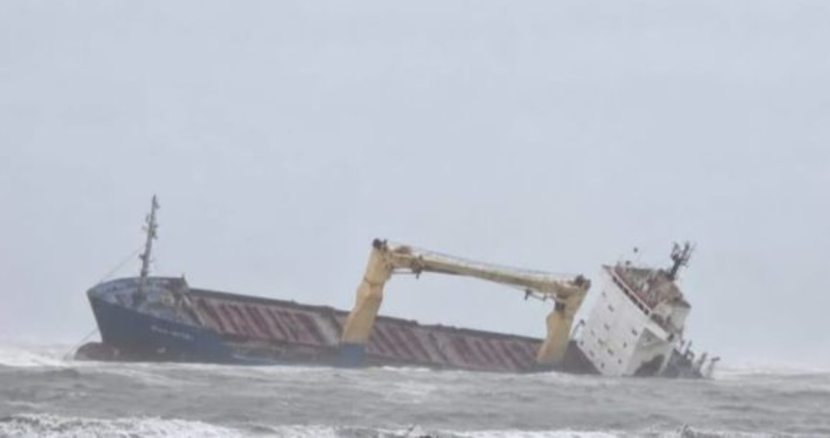 El enorme buque ecuatoriano “atrapado” en Talcahuano desde 2019 al que pertenece tripulante perdido