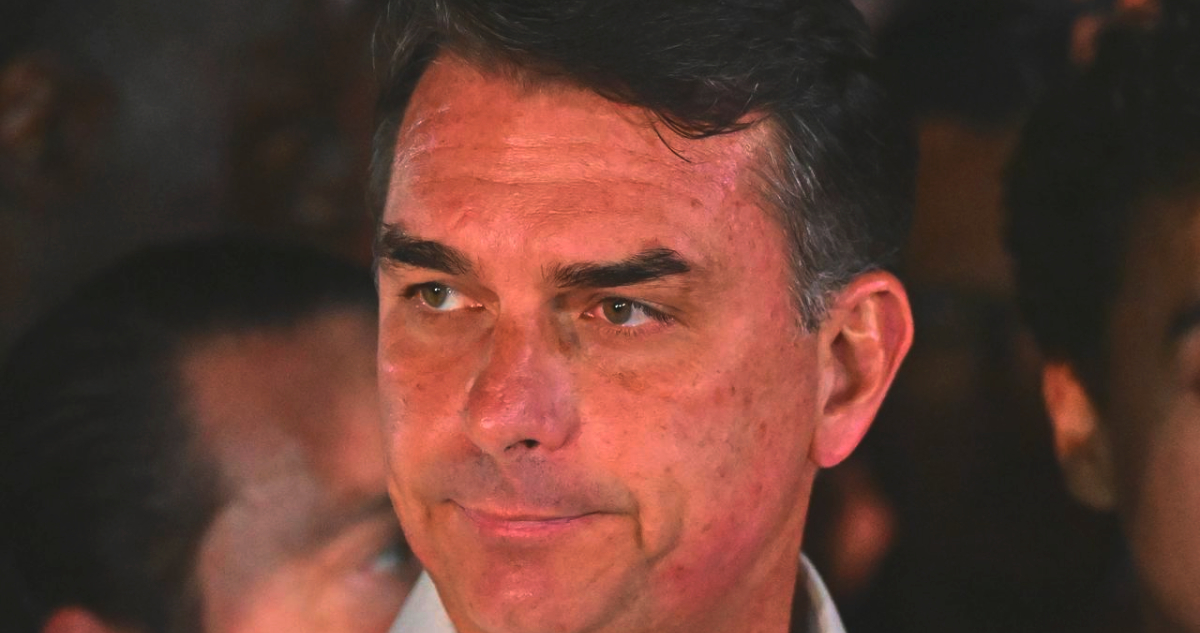El partido de Flávio Bolsonaro reconoce la victoria de Lula da Silva en Brasil