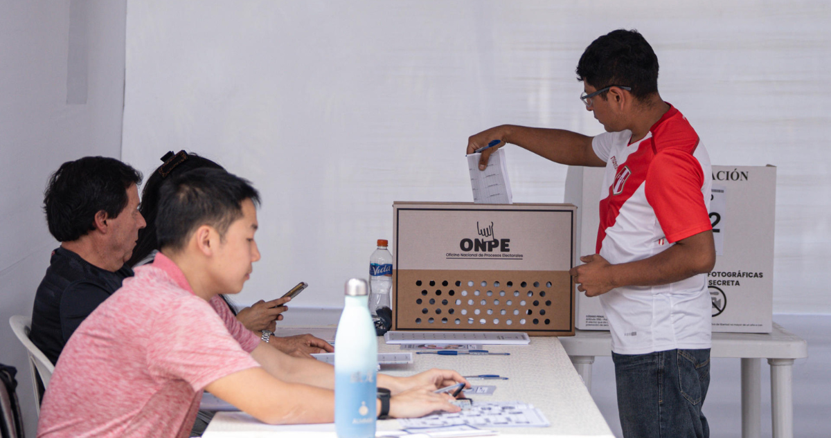 Elecciones municipales en Perú: al menos nueve regiones irán a segunda vuelta para elegir gobernadores