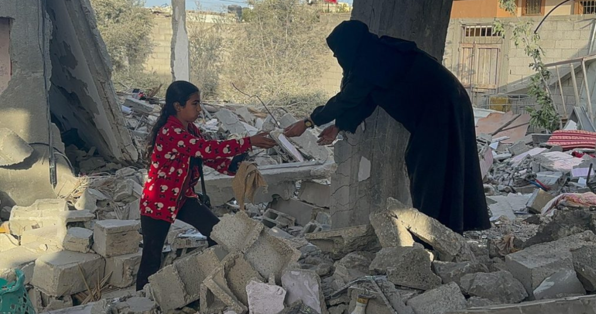 Mujer y niña palestina.