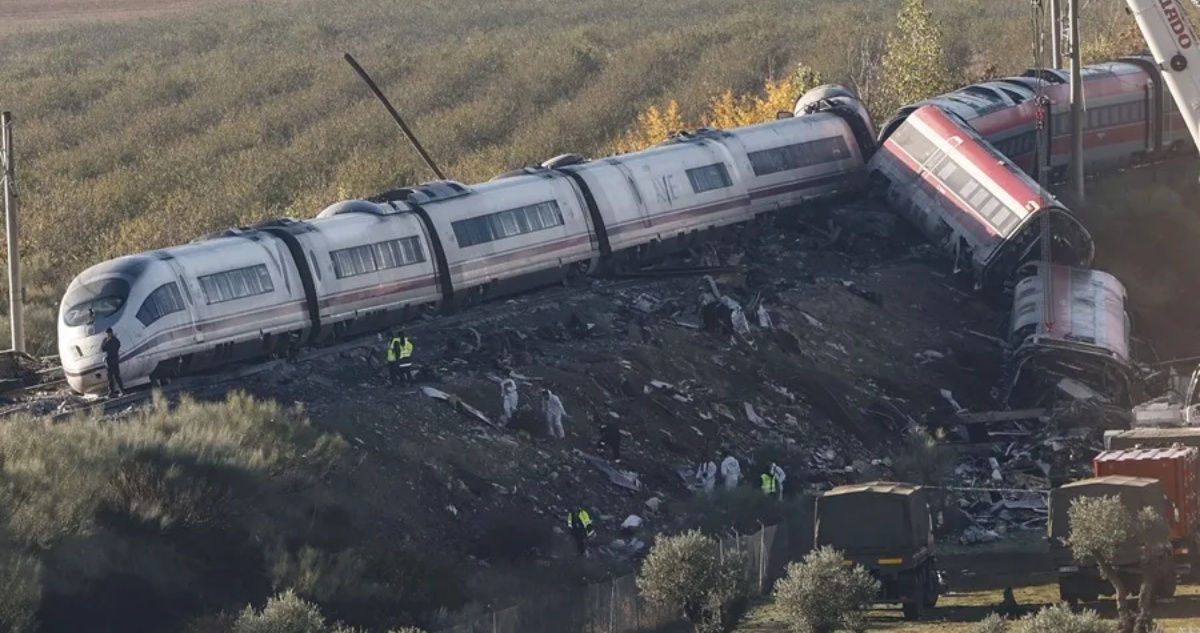 España sigue buscando víctimas del choque de trenes: número de muertos subió a 69