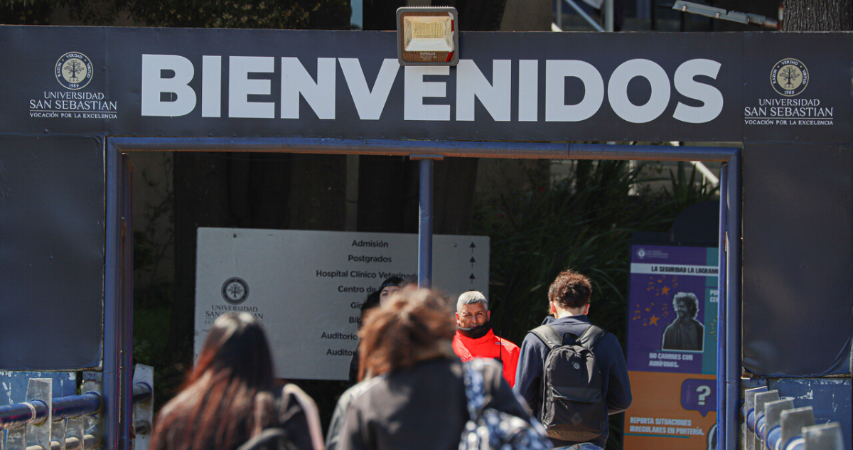 Corte da portazo a estudiante USS sancionado por acoso sexual durante fiesta mechona en Concepción
