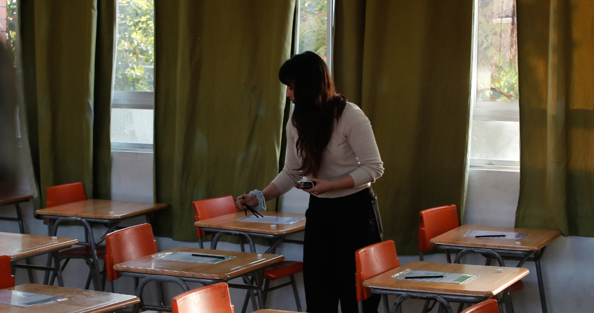 Hasta $75 mil por día: así puedes postular para ser examinador de pruebas Simce 2026