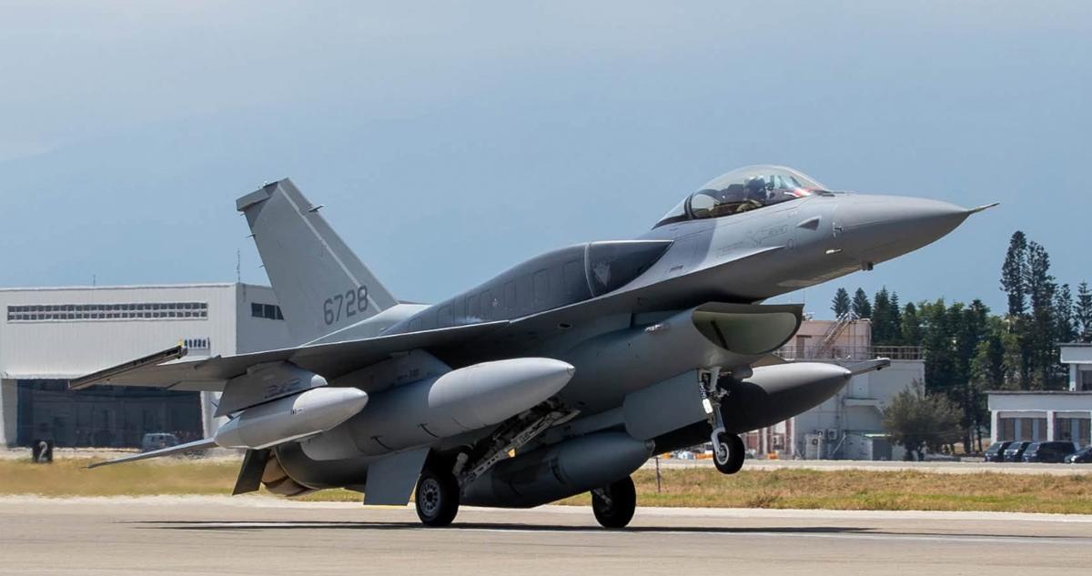 Uno de los dos F-16V Block 70 que arribó a Taiwán