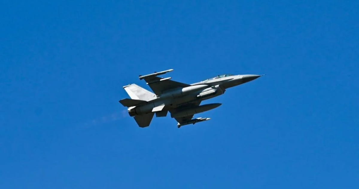 F16