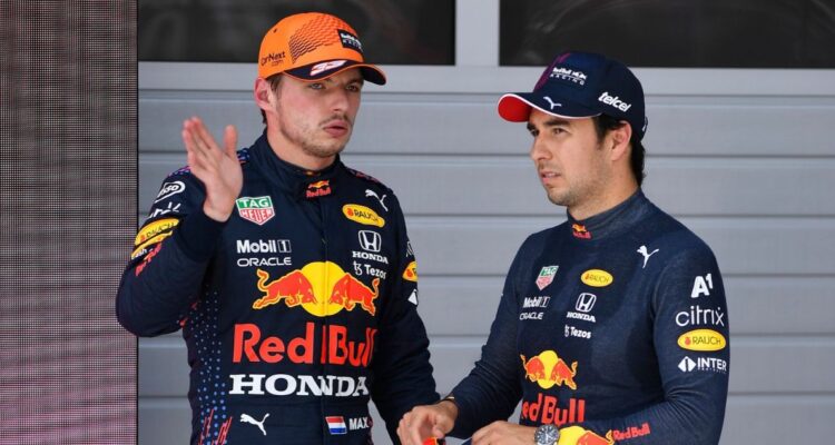 https://media.biobiochile.cl/wp-content/uploads/2026/10/formula-1-ex-director-red-bull-admite-que-le-ordenaron-beneficiar-a-verstappen-en-desmedro-checo-750x400.jpg
