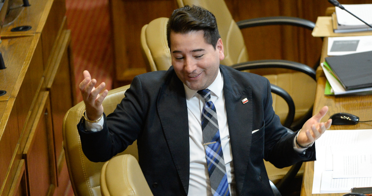 Un destemplado diputado Olivares pide a Bachelet “seguir pasos” de Matthei y “cocinar Cazuela” en casa
