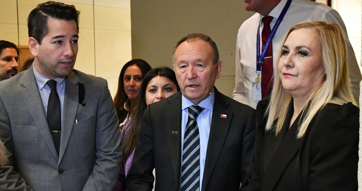 Jiles marca distancia de Olivares y Carter por dichos contra Bachelet y Matthei: “Es una rotería”