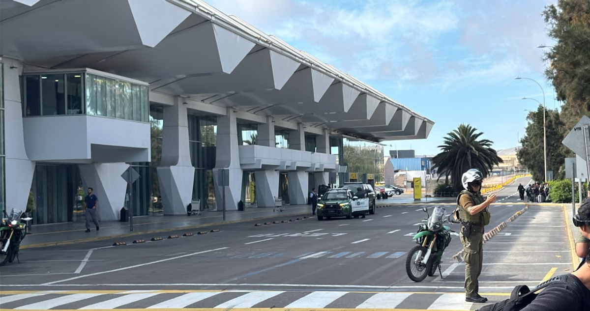 Evacúan aeropuerto de Antofagasta por procedimiento de seguridad ante bulto abandonado