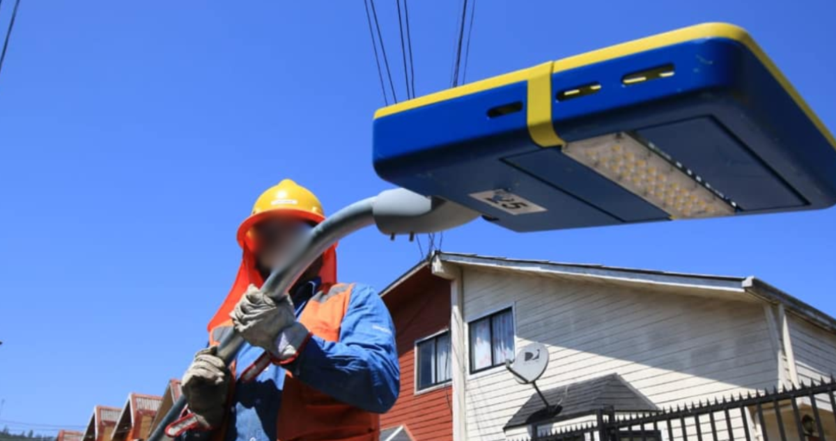Accidente laboral termina con trabajador de 22 años muerto mientras recambiaba luminarias en Copiapó
